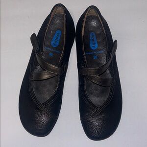 Wolky Black/Bronze Mary Jane Pebble Leather Velcro Strap Flats, Size 38 (7.5-8}